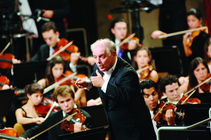 Daniel Barenboim dirige su West-Eastern Divan Orchestra
