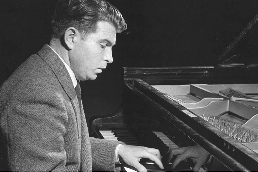 Emil Gilels pianista al piano.jpg
