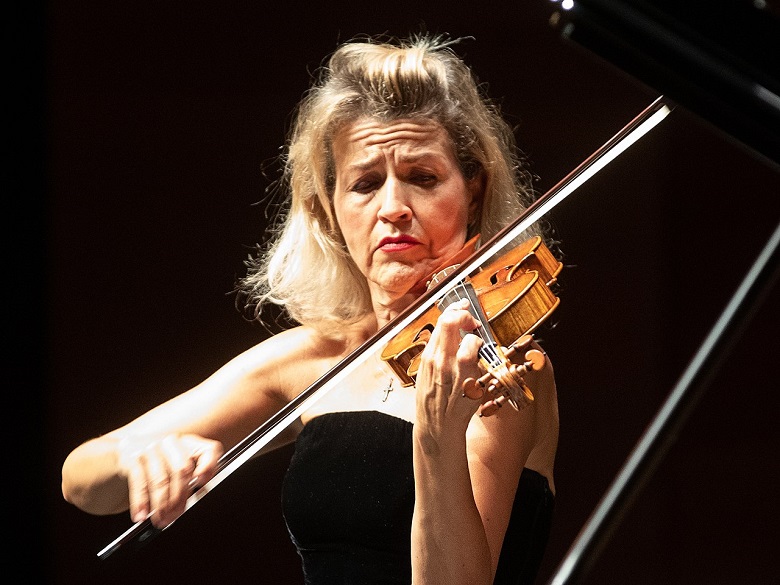 Anne-Sophie Mutter tocando el Stradivarius Lord Dunn Raven en 2021